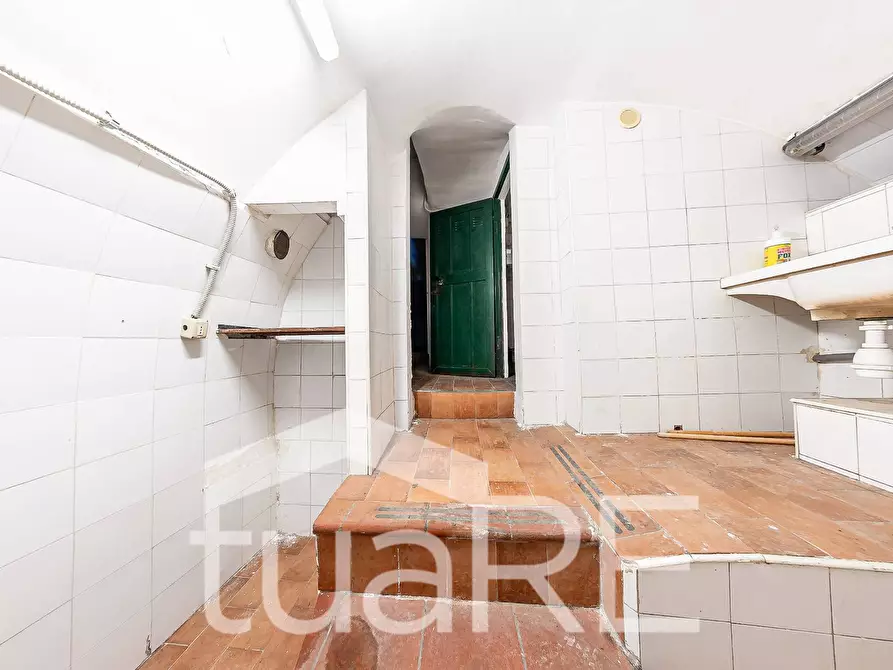 Immagine 14 di Negozio in vendita  in Via Della Purificazione a Roma