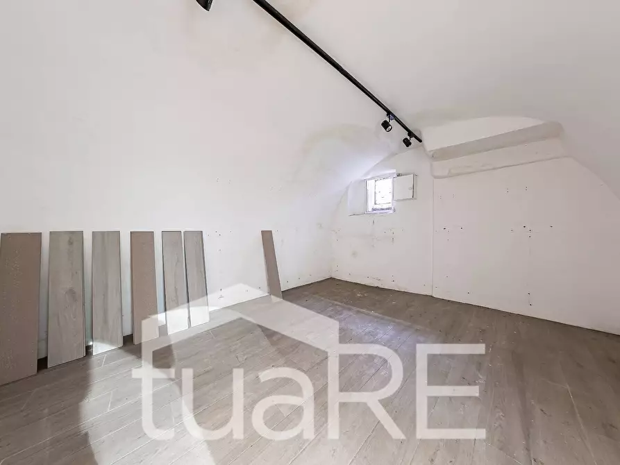 Immagine 15 di Negozio in vendita  in Via Della Purificazione a Roma