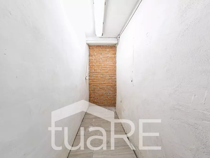 Immagine 17 di Negozio in vendita  in Via Della Purificazione a Roma