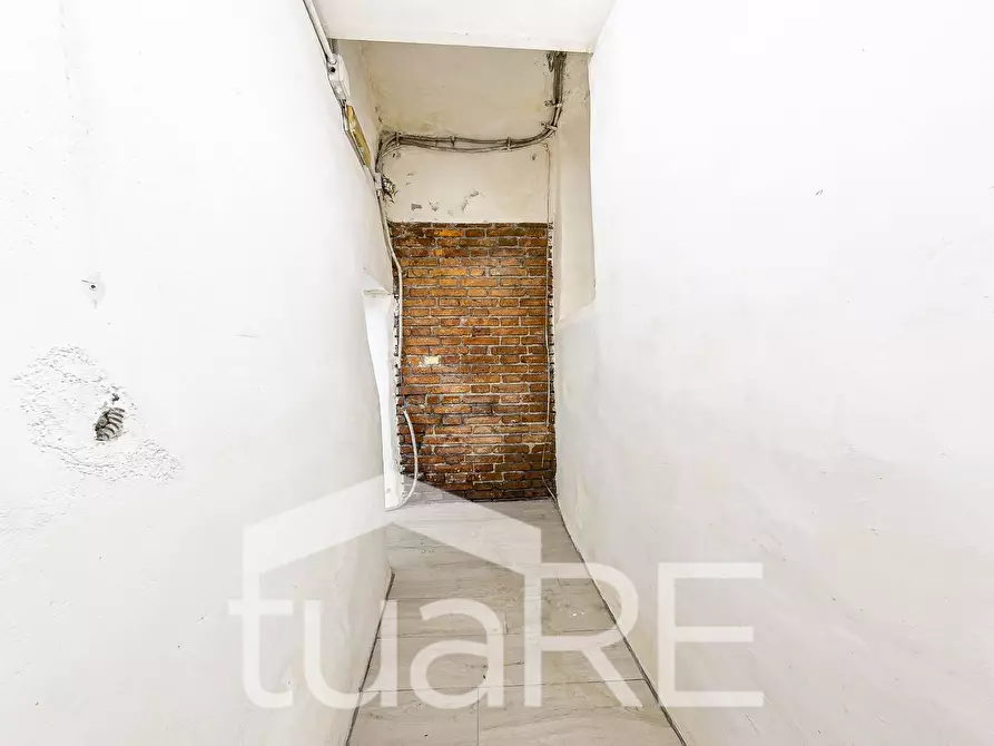 Immagine 18 di Negozio in vendita  in Via Della Purificazione a Roma