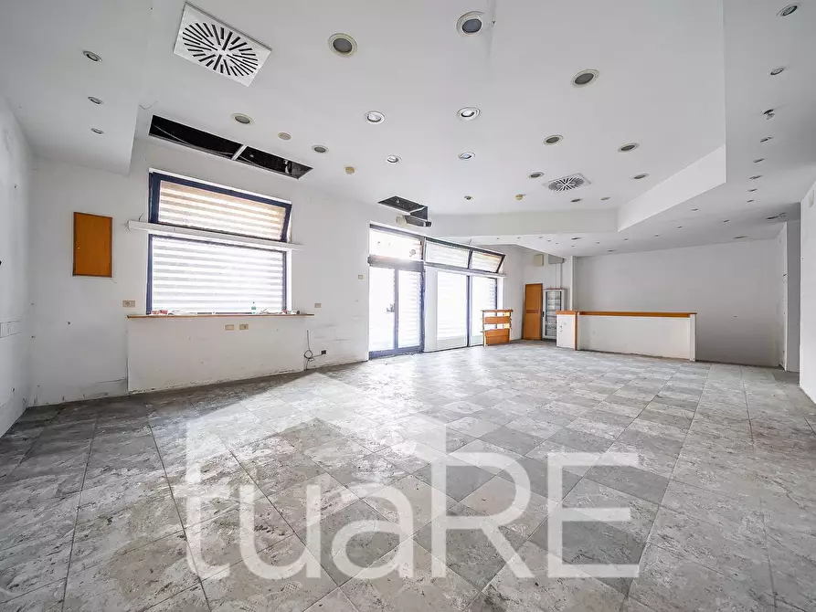 Immagine 14 di Negozio in vendita  in Via Dei Reti a Roma