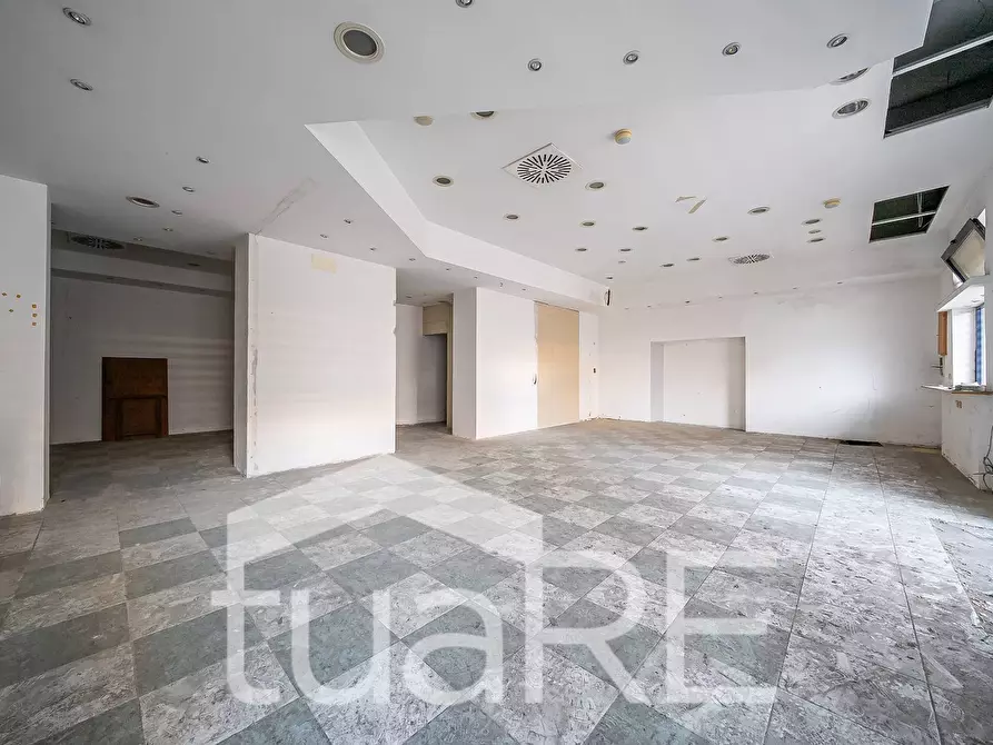 Immagine 15 di Negozio in vendita  in Via Dei Reti a Roma