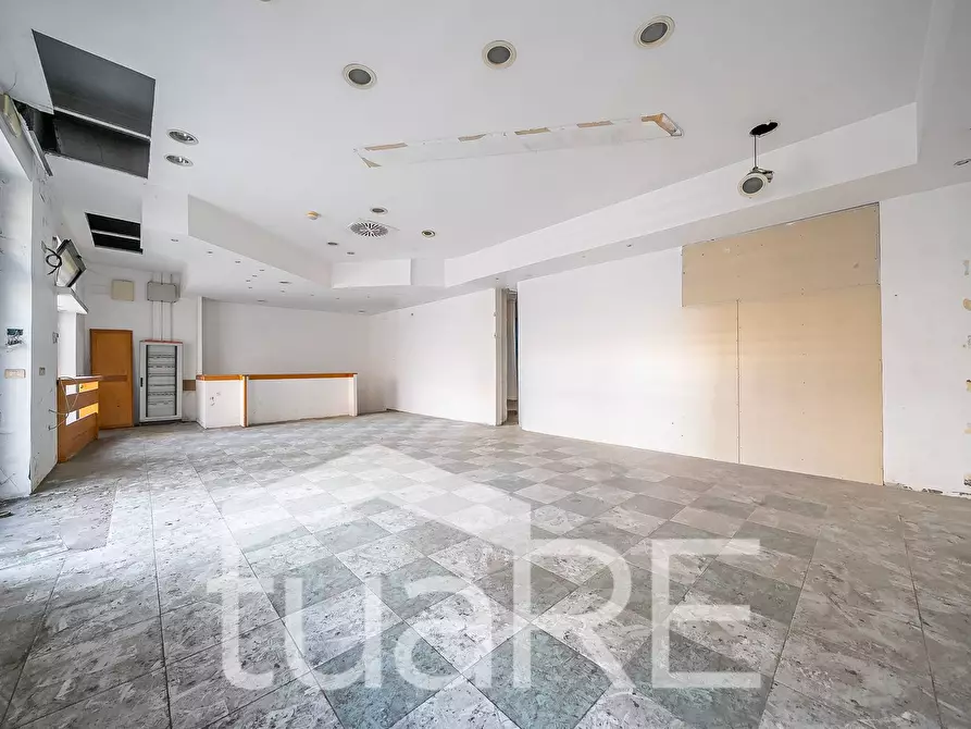 Immagine 18 di Negozio in vendita  in Via Dei Reti a Roma