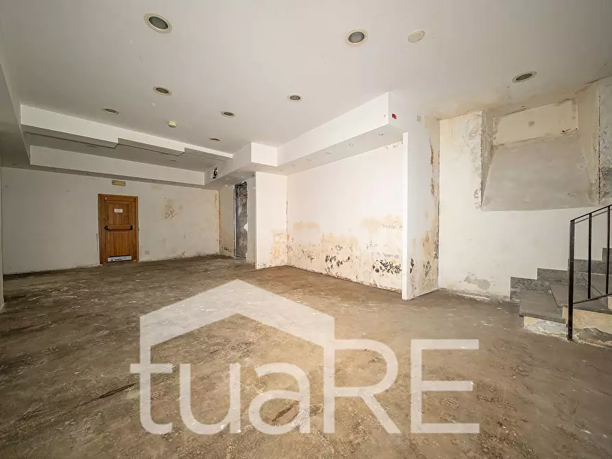 Immagine 20 di Negozio in vendita  in Via Dei Reti a Roma