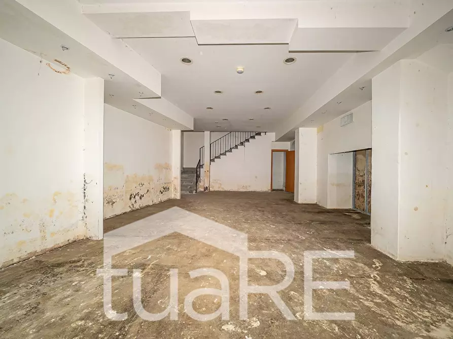Immagine 22 di Negozio in vendita  in Via Dei Reti a Roma