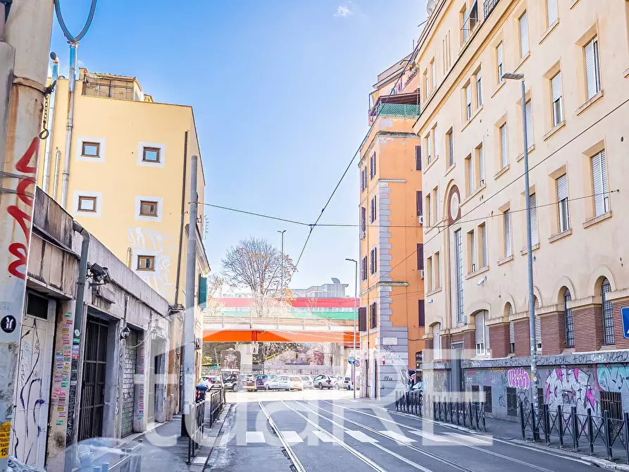 Immagine 24 di Negozio in vendita  in Via Dei Reti a Roma