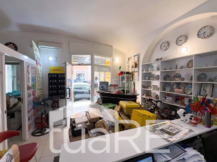 Immagine 5 di Negozio in vendita  in Via Ostia a Roma