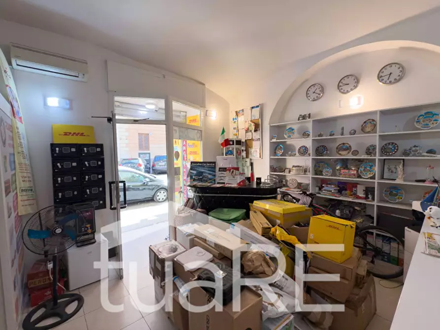 Immagine 6 di Negozio in vendita  in Via Ostia a Roma