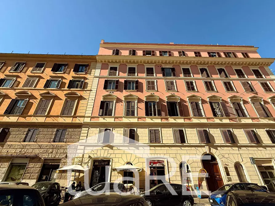 Immagine 7 di Negozio in vendita  in Via Ostia a Roma