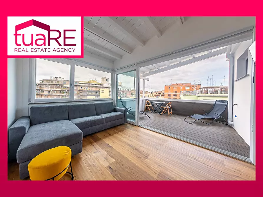 Immagine 1 di Attico in vendita  in Via Di Trasone a Roma