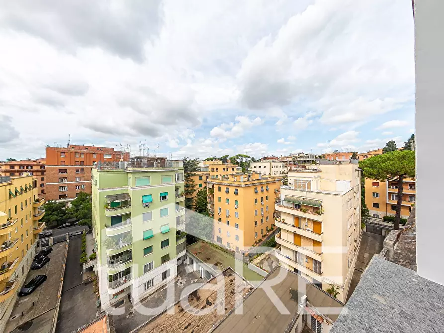 Immagine 4 di Attico in vendita  in Via Di Trasone a Roma