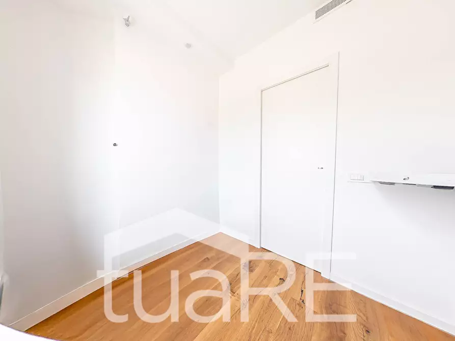 Immagine 11 di Attico in vendita  in Via Di Trasone a Roma