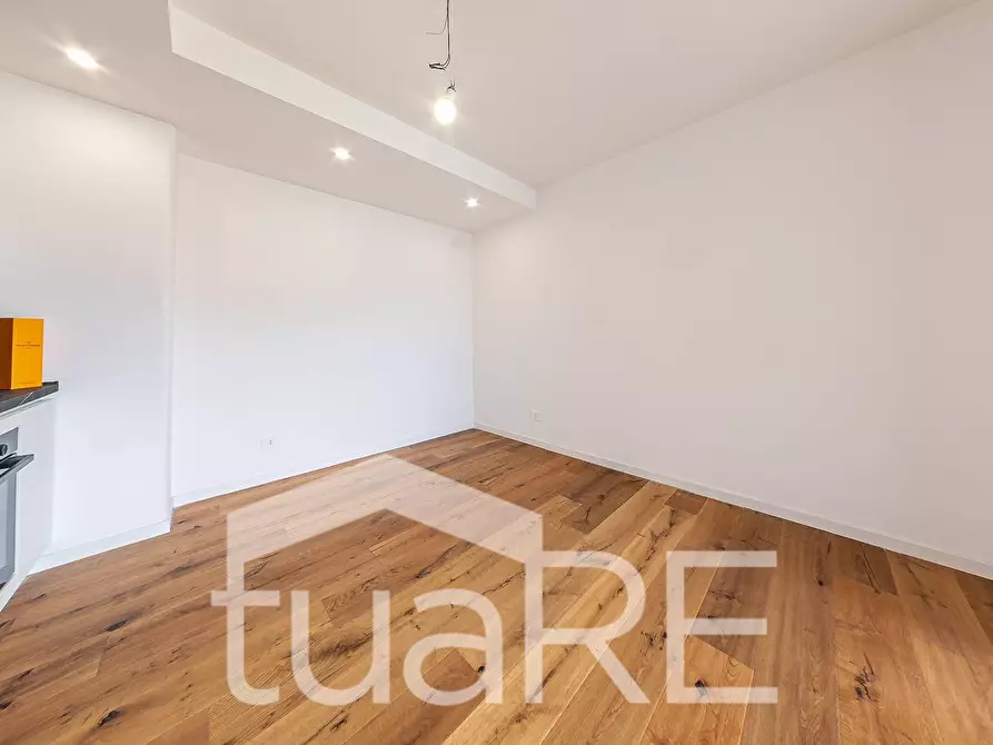 Immagine 20 di Attico in vendita  in Via Di Trasone a Roma