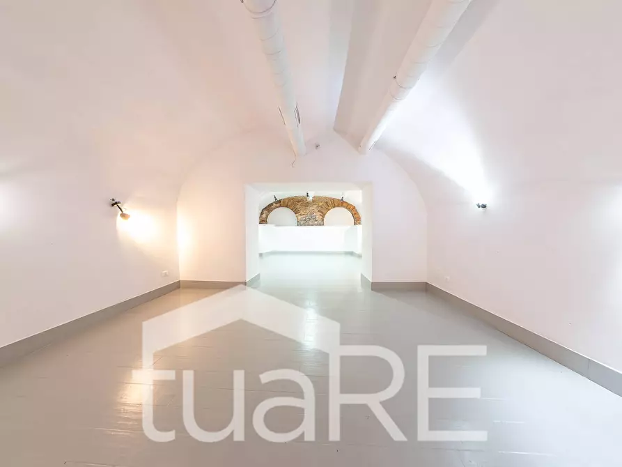 Immagine 6 di Negozio in vendita  in Via Garibaldi a Roma