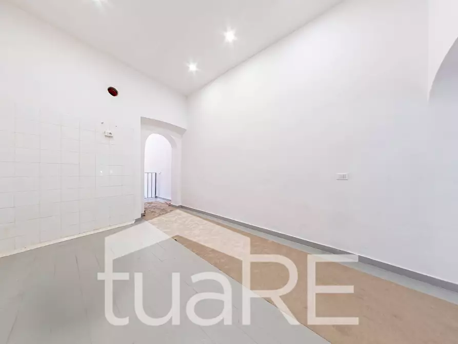 Immagine 7 di Negozio in vendita  in Via Garibaldi a Roma