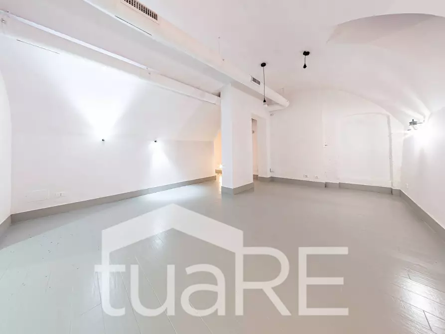 Immagine 15 di Negozio in vendita  in Via Garibaldi a Roma