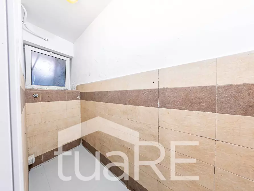 Immagine 21 di Negozio in vendita  in Via Garibaldi a Roma