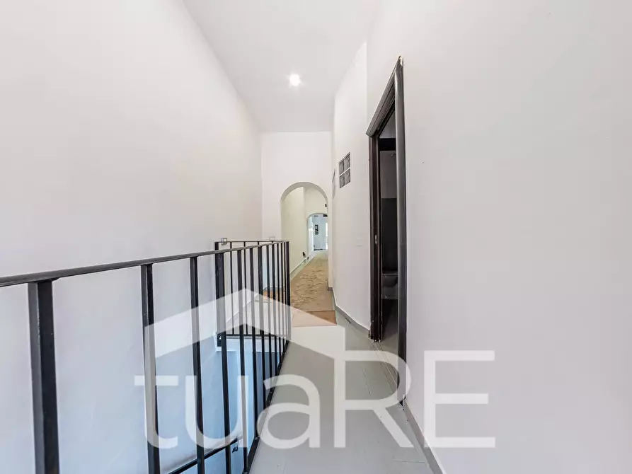 Immagine 27 di Negozio in vendita  in Via Garibaldi a Roma