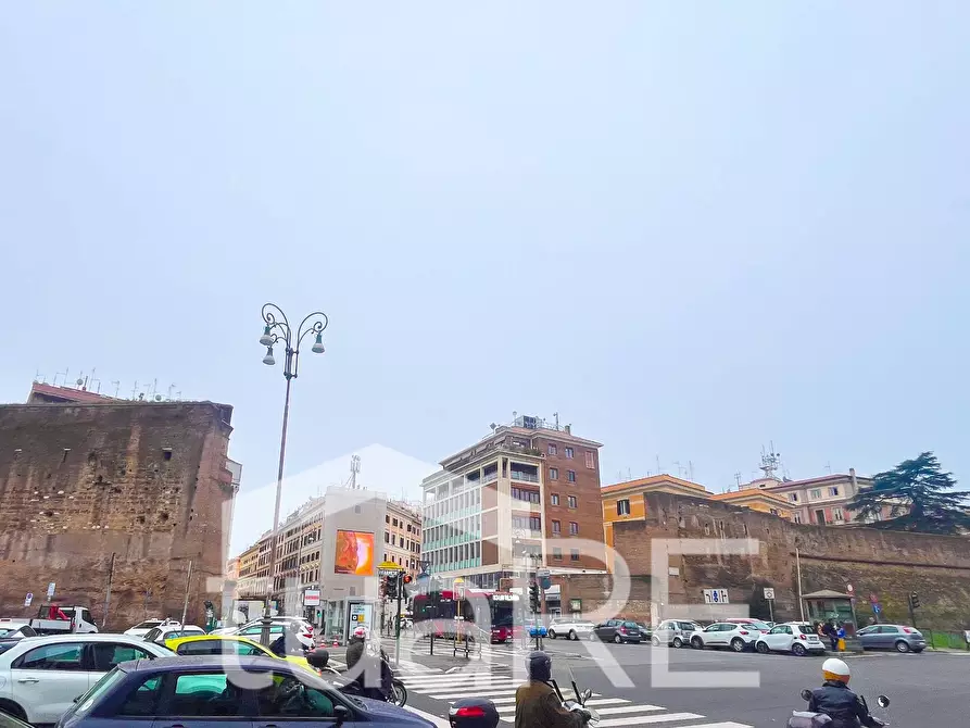 Immagine 9 di Negozio in vendita  in Piazza Fiume a Roma