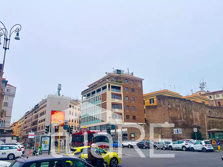 Immagine 10 di Negozio in vendita  in Piazza Fiume a Roma