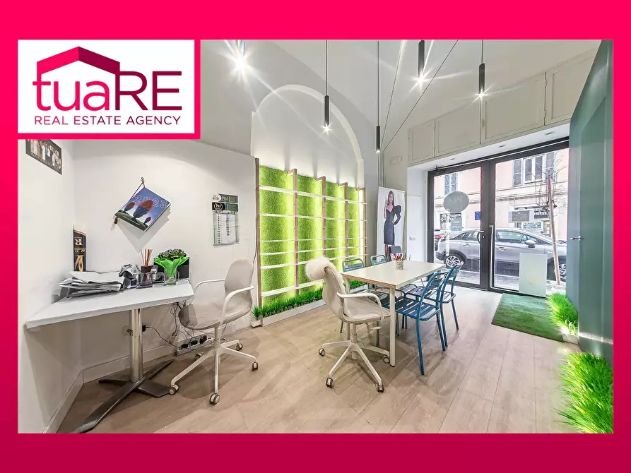 Immagine 1 di Negozio in affitto  in Via Silla a Roma