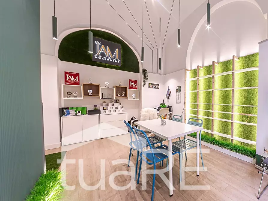 Immagine 4 di Negozio in affitto  in Via Silla a Roma