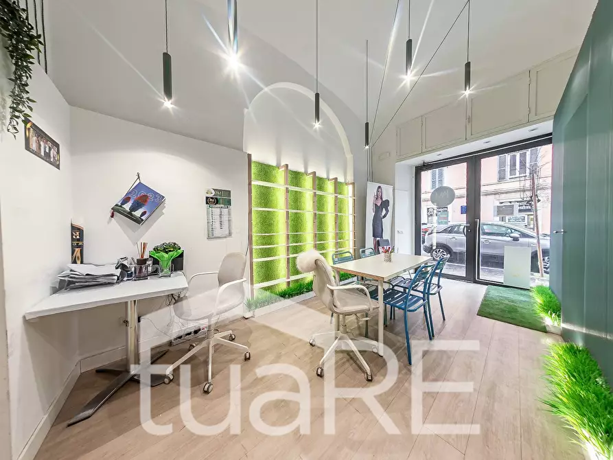 Immagine 8 di Negozio in affitto  in Via Silla a Roma