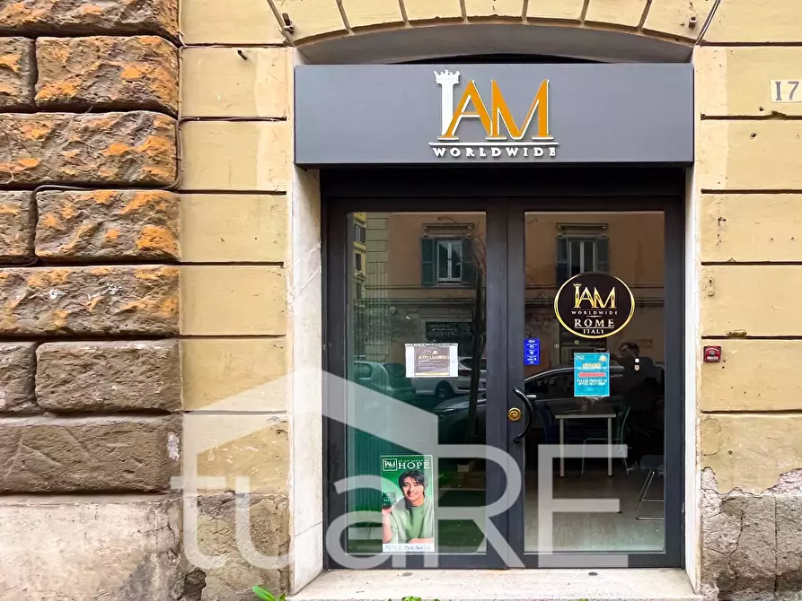 Immagine 18 di Negozio in affitto  in Via Silla a Roma