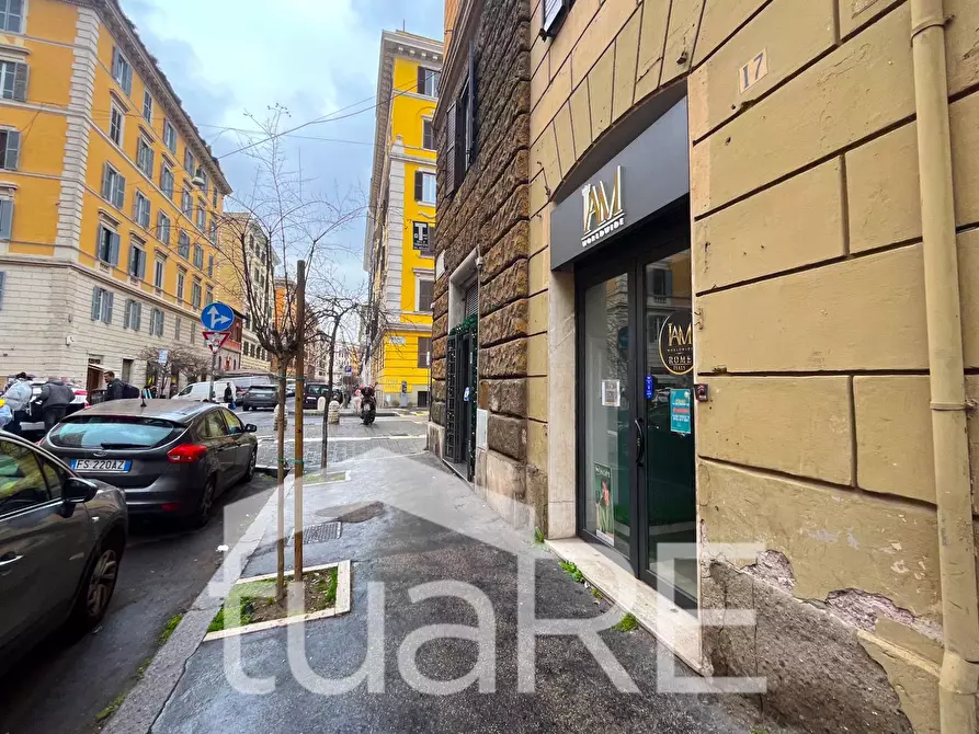 Immagine 19 di Negozio in affitto  in Via Silla a Roma