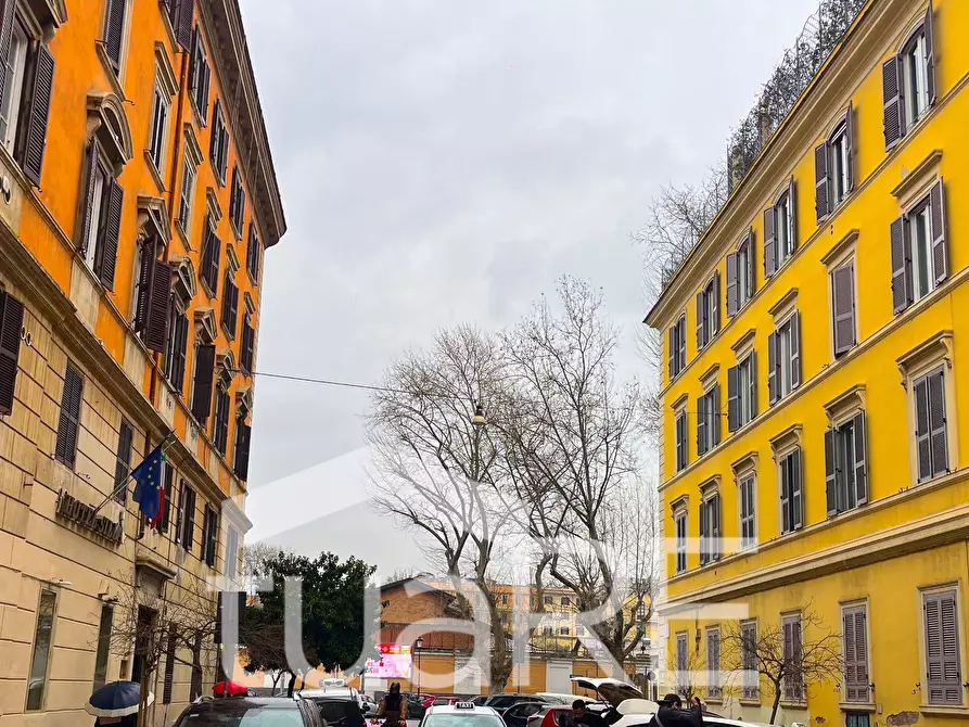 Immagine 22 di Negozio in affitto  in Via Silla a Roma