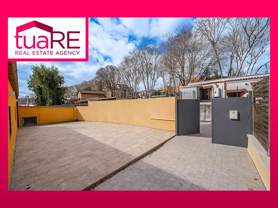 Immagine 1 di Villa in vendita  in Via Oderisi Da Gubbio a Roma