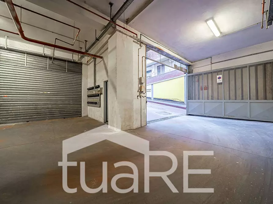 Immagine 2 di Magazzino in vendita  in Via Ludovico Micara a Roma