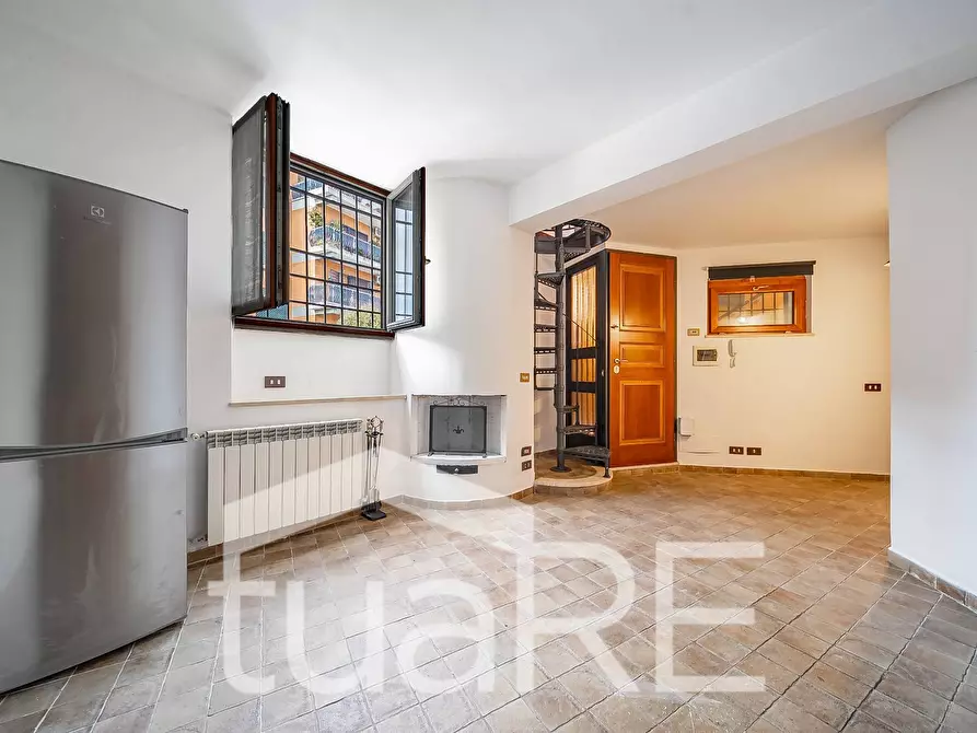 Immagine 2 di Attico in vendita  in Via Guido Guinizelli a Roma