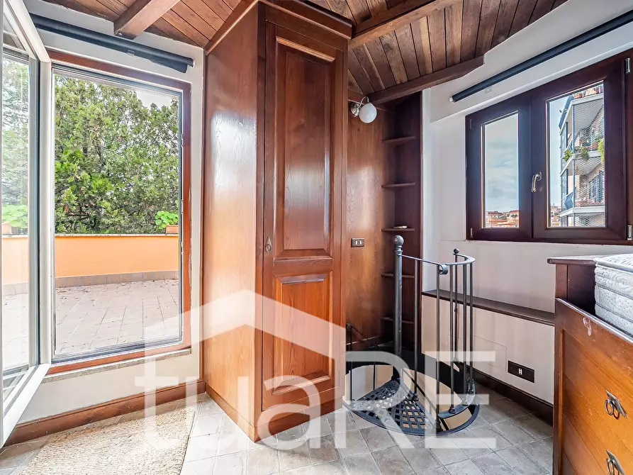 Immagine 5 di Attico in vendita  in Via Guido Guinizelli a Roma