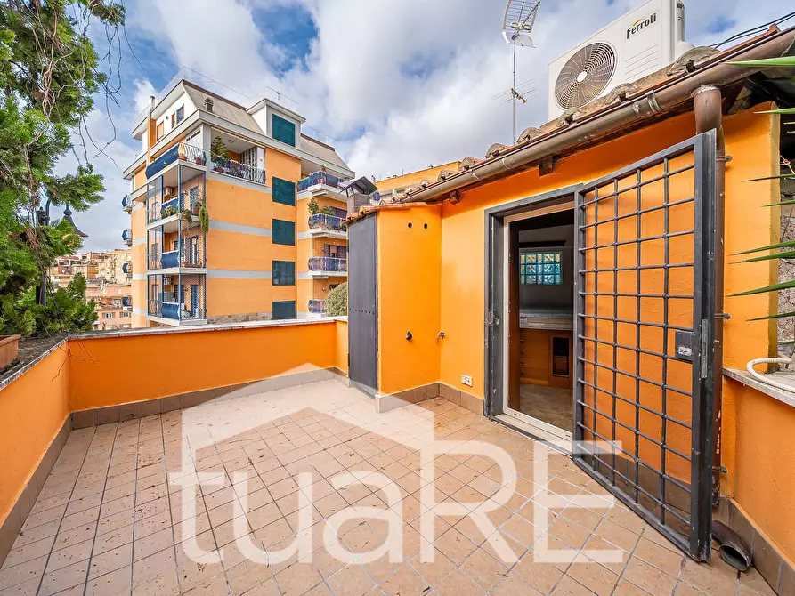 Immagine 9 di Attico in vendita  in Via Guido Guinizelli a Roma