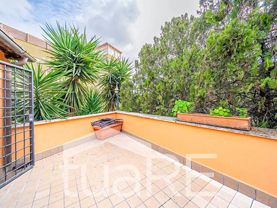 Immagine 10 di Attico in vendita  in Via Guido Guinizelli a Roma