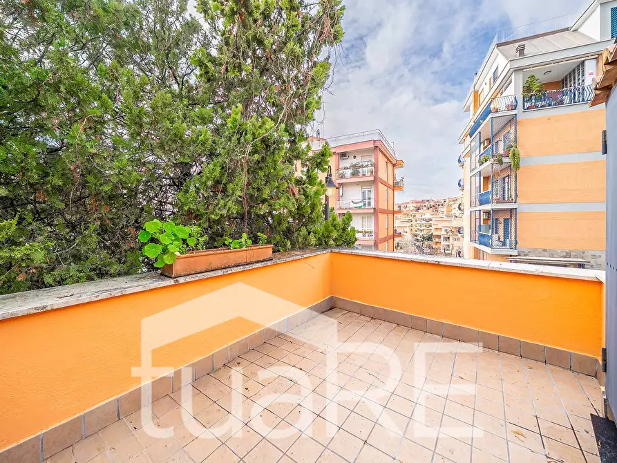 Immagine 18 di Attico in vendita  in Via Guido Guinizelli a Roma