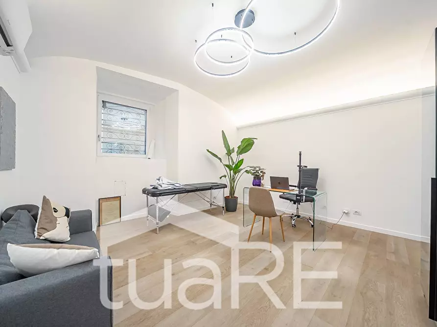 Immagine 6 di Negozio in vendita  in Via Mazzarino a Roma