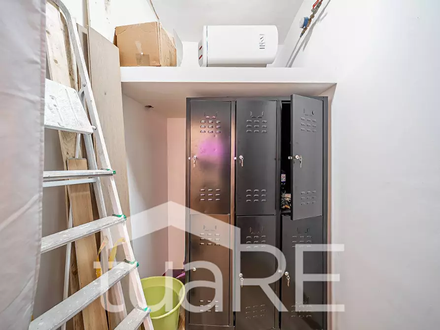 Immagine 10 di Negozio in vendita  in Via Mazzarino a Roma