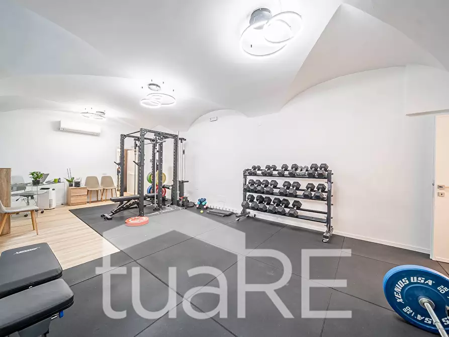 Immagine 15 di Negozio in vendita  in Via Mazzarino a Roma