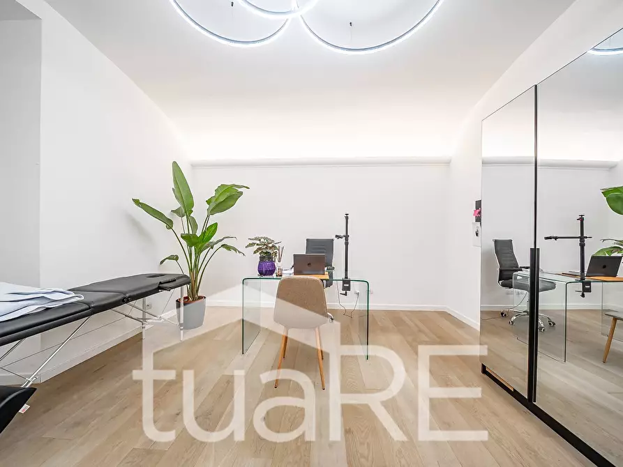 Immagine 24 di Negozio in vendita  in Via Mazzarino a Roma