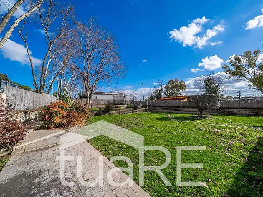 Immagine 3 di Villa in vendita  in Via Oderisi Da Gubbio a Roma