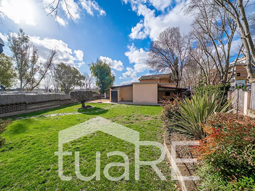 Immagine 20 di Villa in vendita  in Via Oderisi Da Gubbio a Roma