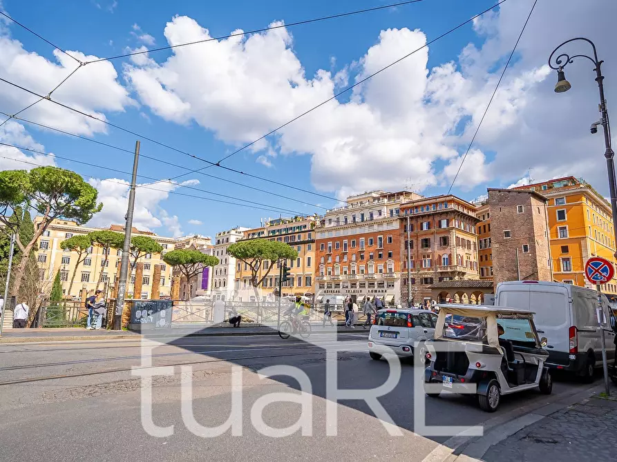Immagine 29 di Appartamento in vendita  in Largo Di Torre Argentina a Roma
