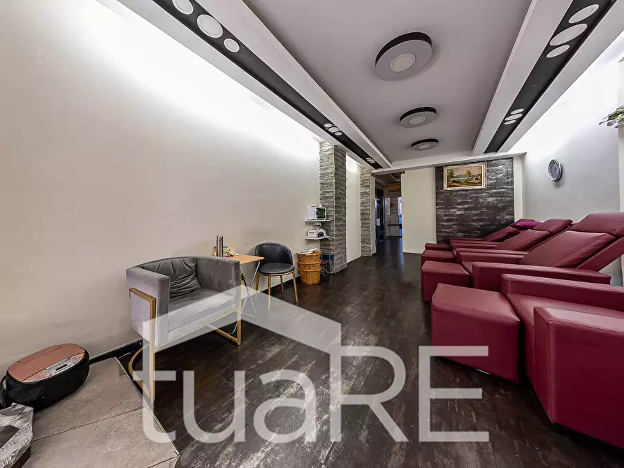 Immagine 5 di Negozio in vendita  in Via Emanuele Filiberto a Roma