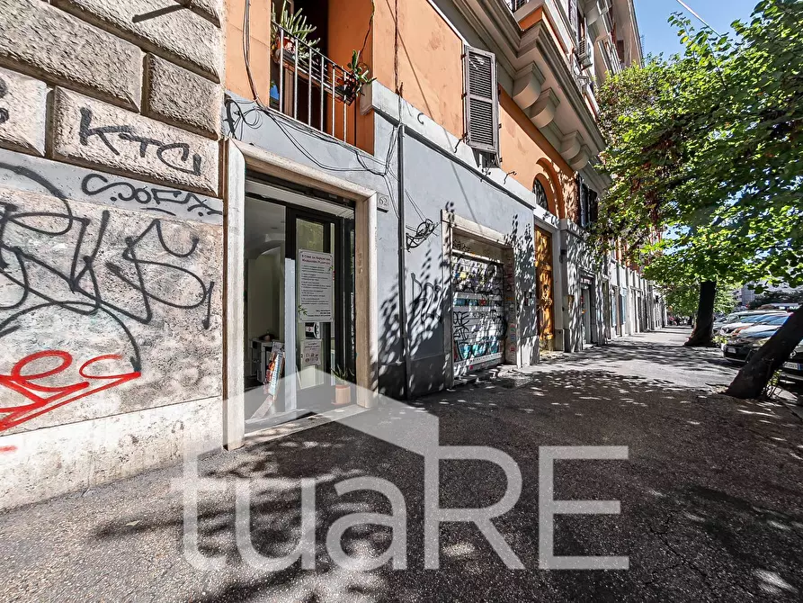 Immagine 8 di Negozio in vendita  in Via Emanuele Filiberto a Roma