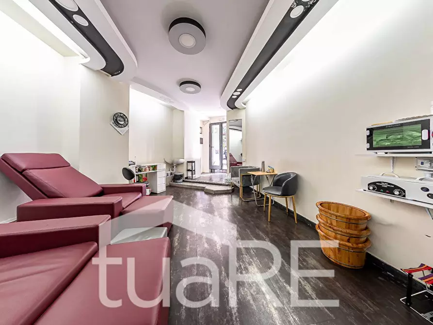 Immagine 10 di Negozio in vendita  in Via Emanuele Filiberto a Roma