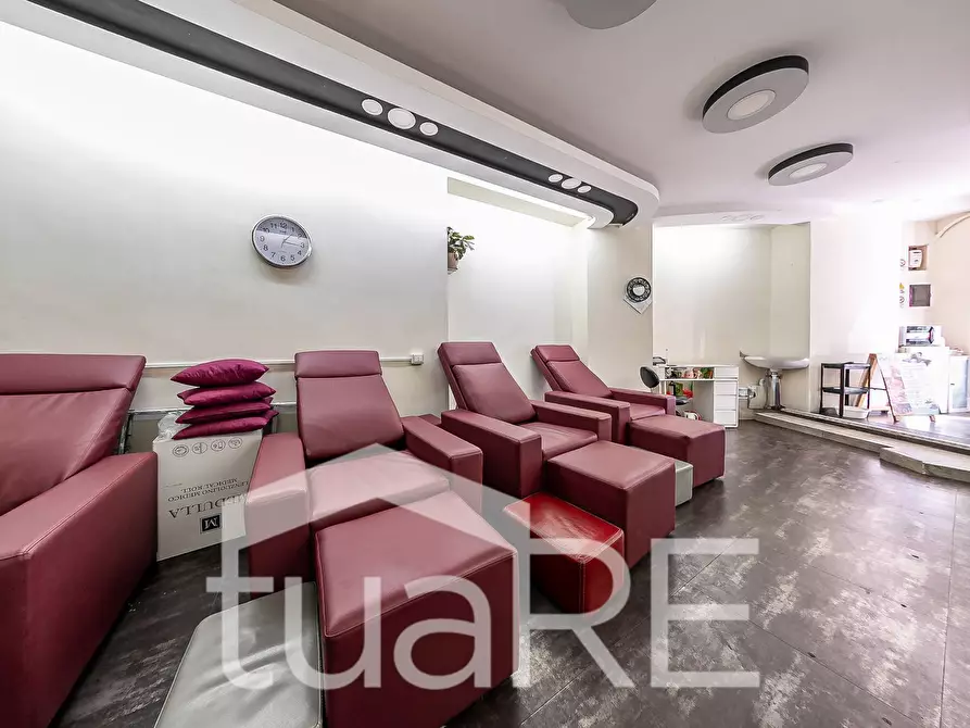 Immagine 13 di Negozio in vendita  in Via Emanuele Filiberto a Roma