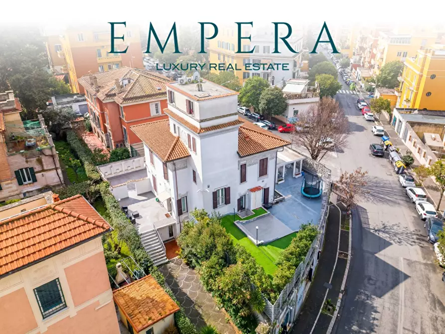 Immagine 1 di Villa in vendita  in Via Duchessa Di Galliera a Roma