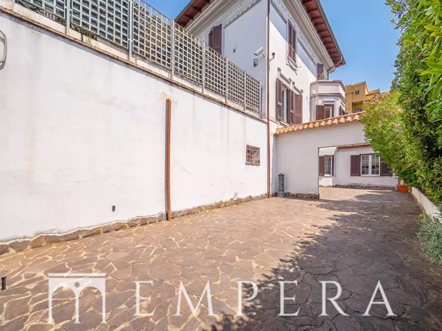 Immagine 29 di Villa in vendita  in Via Duchessa Di Galliera a Roma